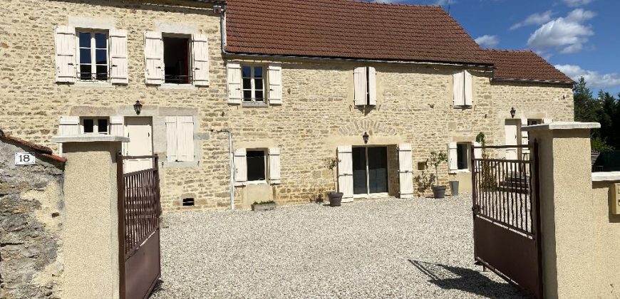 Maison/villa 9 pièces – 211 M2 – NAT4823